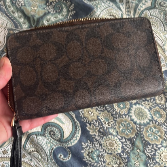 Coach Monogram Wallet - Picture 4 of 4